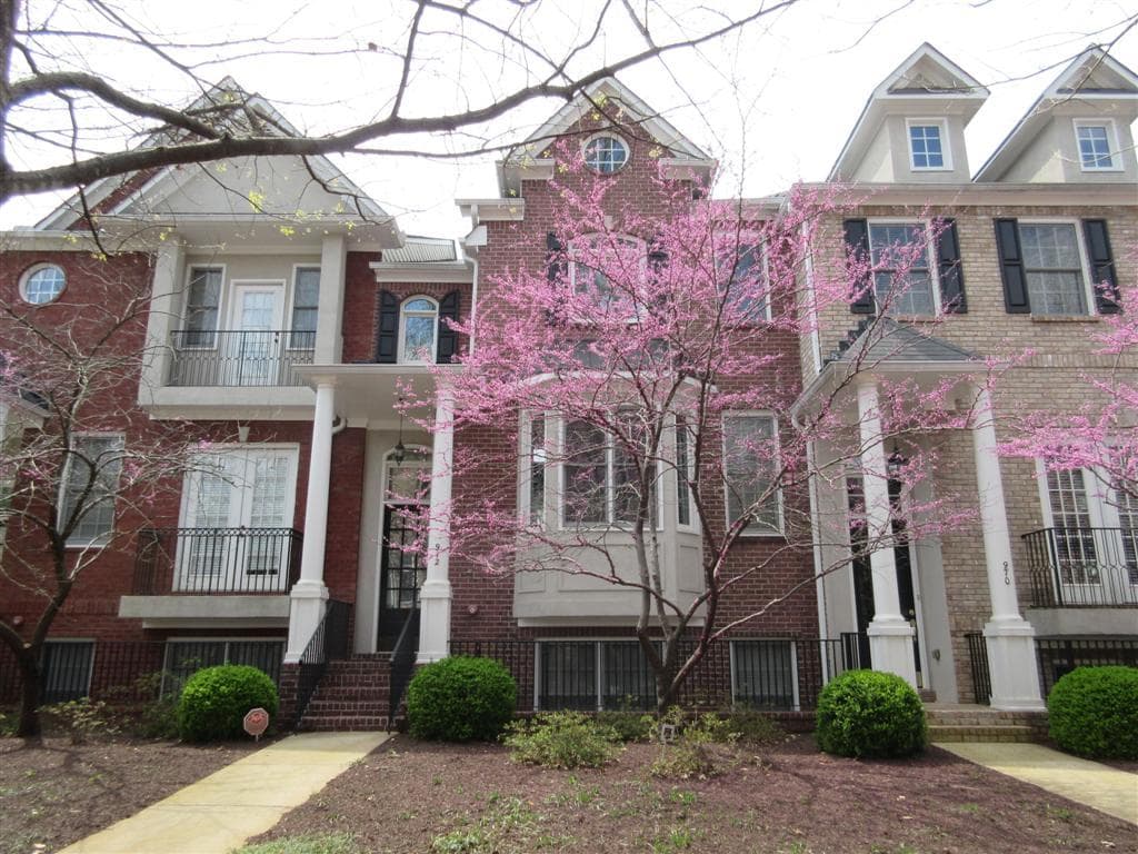 3 bedroom, 3,366 sq ft townhouse sold at 972 Emory Parc Way 972, Decatur, GA 30033