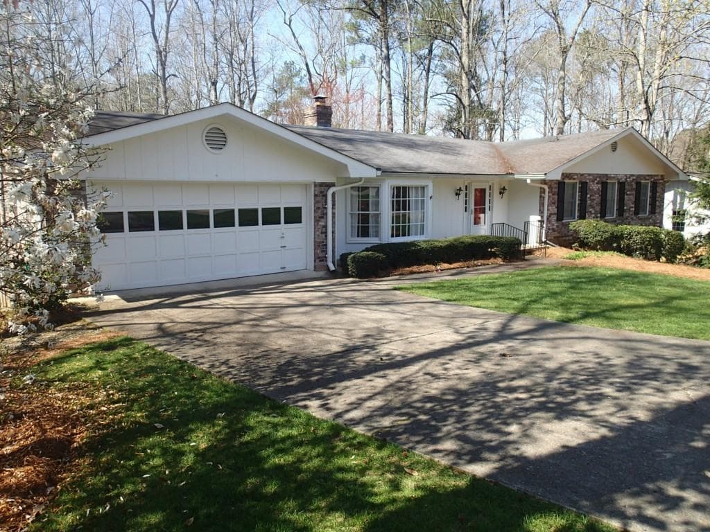 3 bedroom single family residence sold at 990 Wordsworth Drive, Roswell, GA 30075