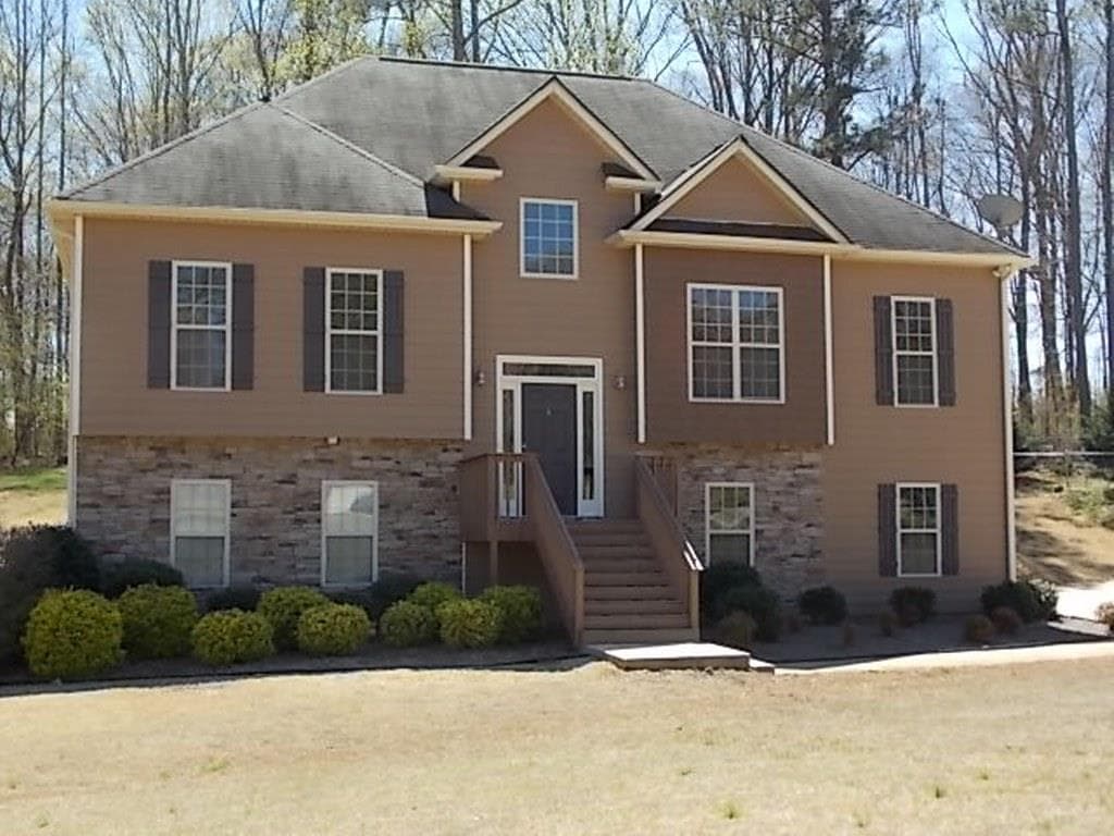 3 bedroom, 2,468 sq ft single family residence sold at 60 Ashley Pointe Drive, Hiram, GA 30141
