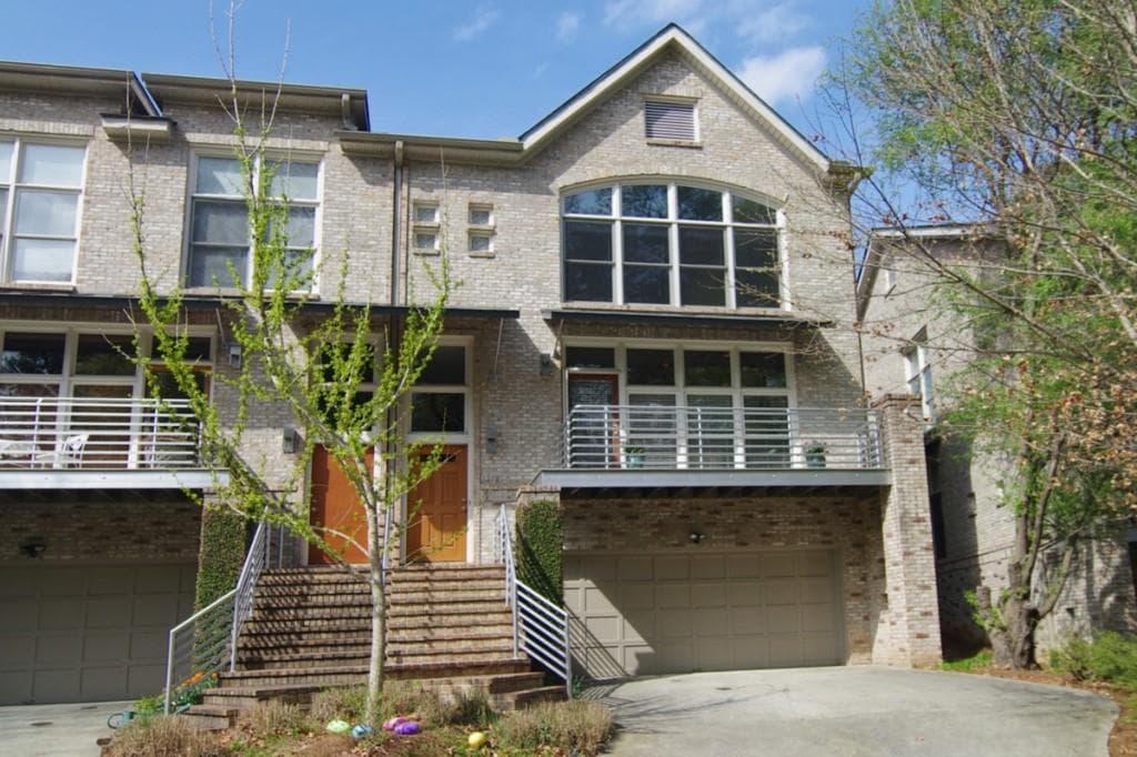 1298 fernwood Circle 1298, Atlanta, GA 30319 — most recent listing photo