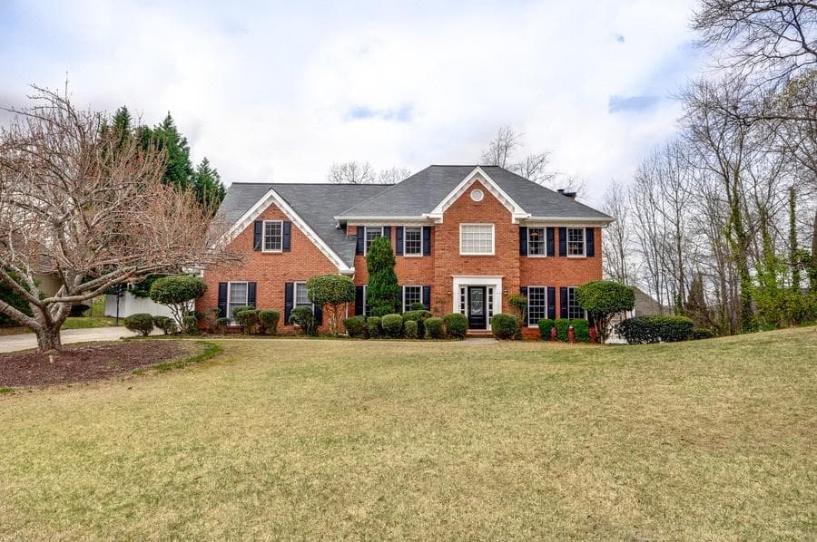 4 bedroom, 3,104 sq ft single family residence sold at 220 Axworth Court, Roswell, GA 30075