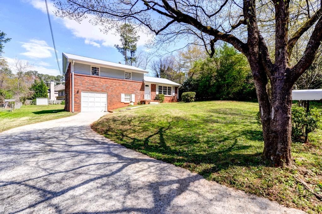 4 bedroom, 1,842 sq ft single family residence sold at 2558 Asbury Court, Decatur, GA 30033