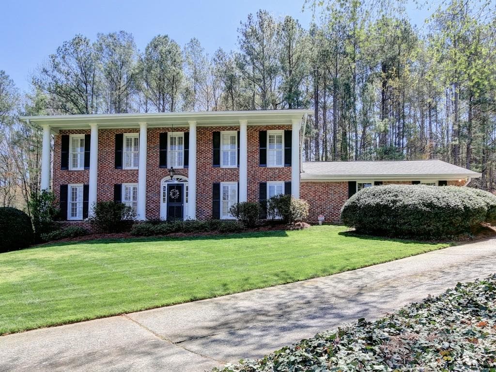 990 Oakhaven Drive, Roswell, GA 30075 — most recent listing photo