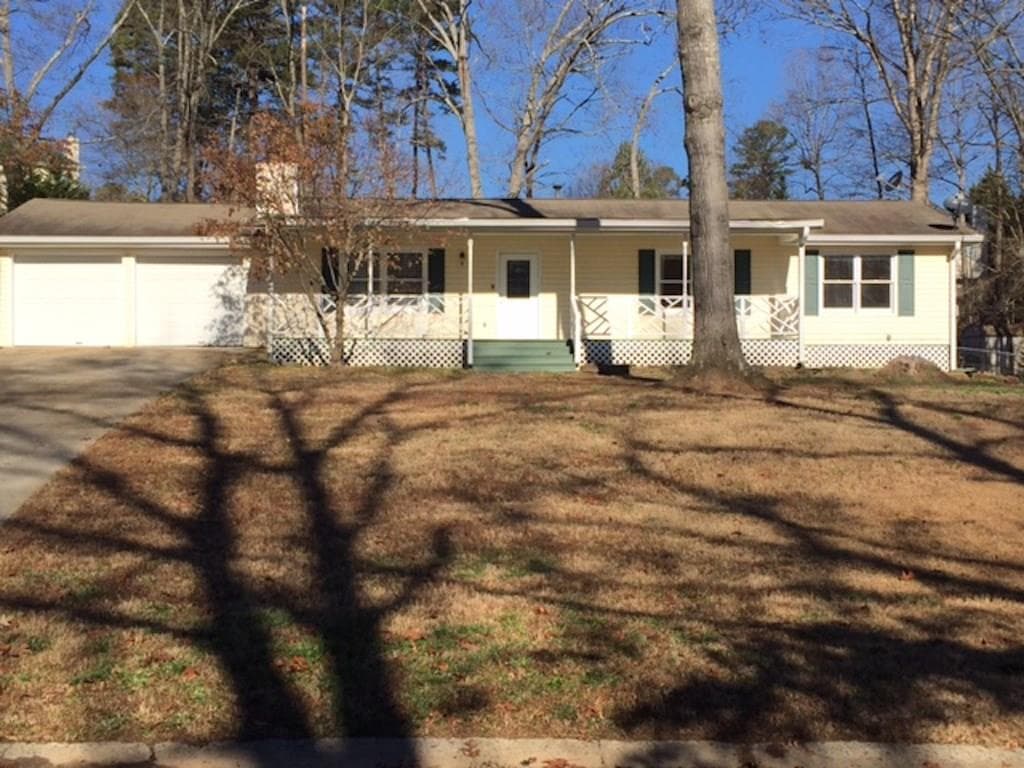 3 bedroom, 1,300 sq ft single family residence sold at 402 Trotters Ridge, Lawrenceville, GA 30043