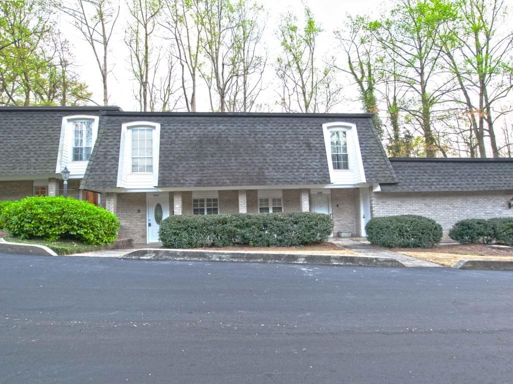 5340 Chemin De Vie, Sandy Springs, GA 30342 — most recent listing photo