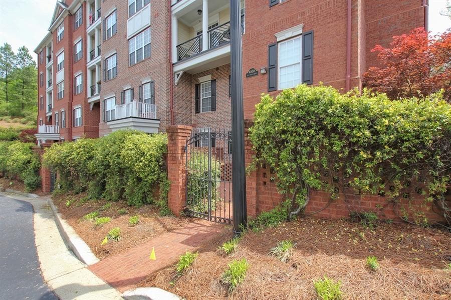2 bedroom condominium sold at 4850 Ivy Ridge Drive #101, Smyrna, GA 30080