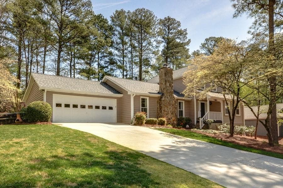 3 bedroom, 1,900 sq ft single family residence sold at 285 Seventeenth Fairway, Roswell, GA 30076