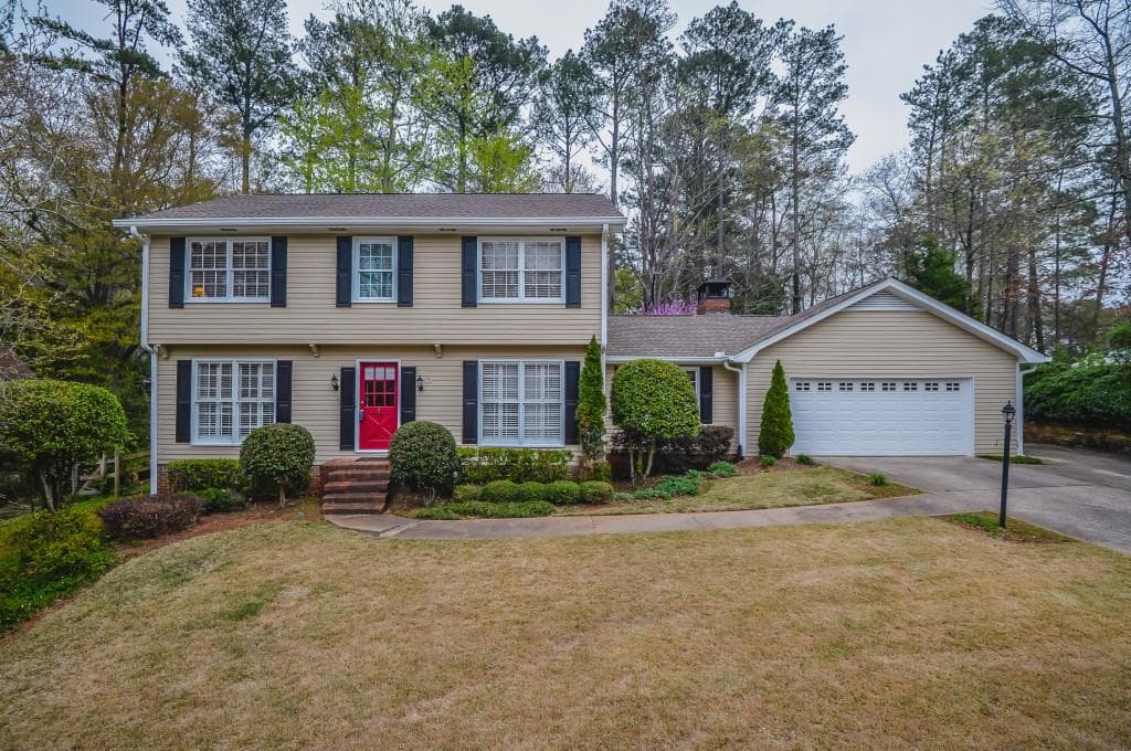 4 bedroom, 3,100 sq ft single family residence sold at 9330 Martins Lake Drive, Roswell, GA 30076