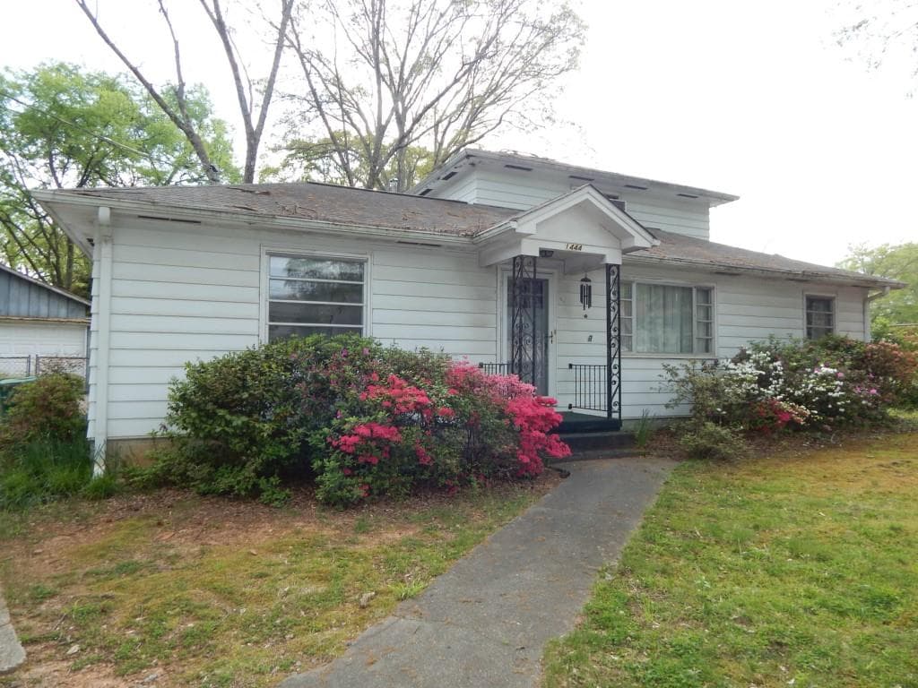 4 bedroom, 2,078 sq ft single family residence sold at 1444 Mimosa Circle, Smyrna, GA 30080