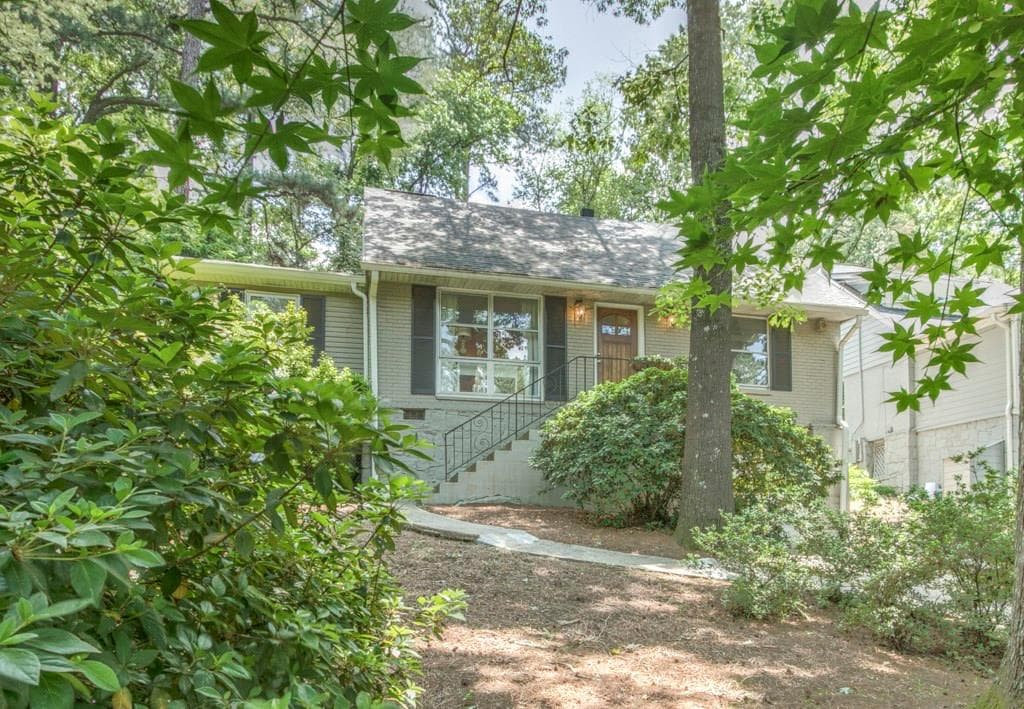 3 bedroom, 1,763 sq ft single family residence sold at 2737 Ridgemore Road, Atlanta, GA 30318