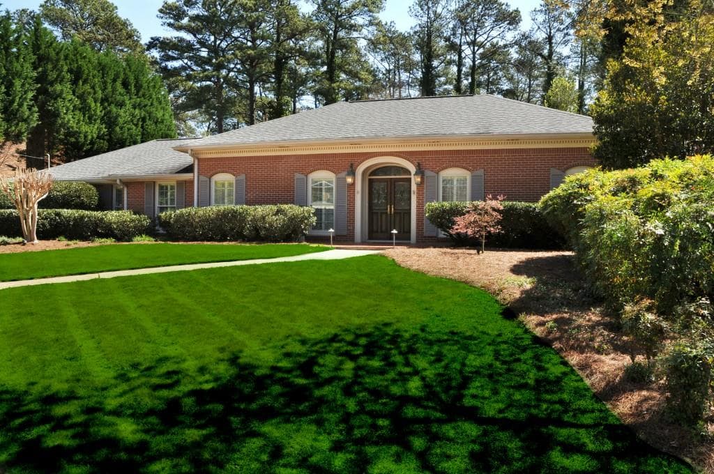 4 bedroom, 3,204 sq ft single family residence sold at 5601 Queensborough Drive, Dunwoody, GA 30338
