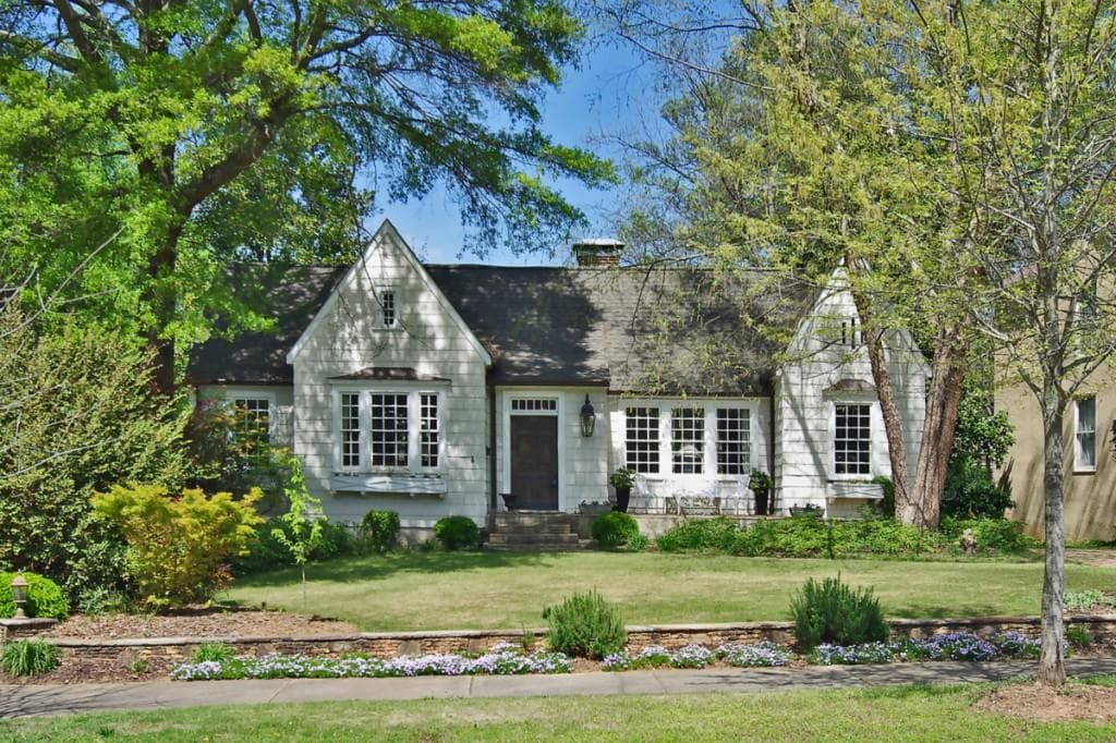 4 bedroom, 2,266 sq ft single family residence sold at 824 E Morningside Drive, Atlanta, GA 30324