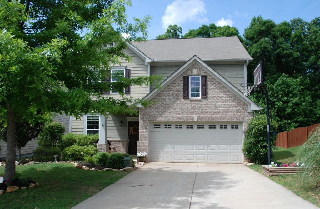 4 bedroom, 2,445 sq ft single family residence sold at 560 Crestmont Lane, Canton, GA 30114