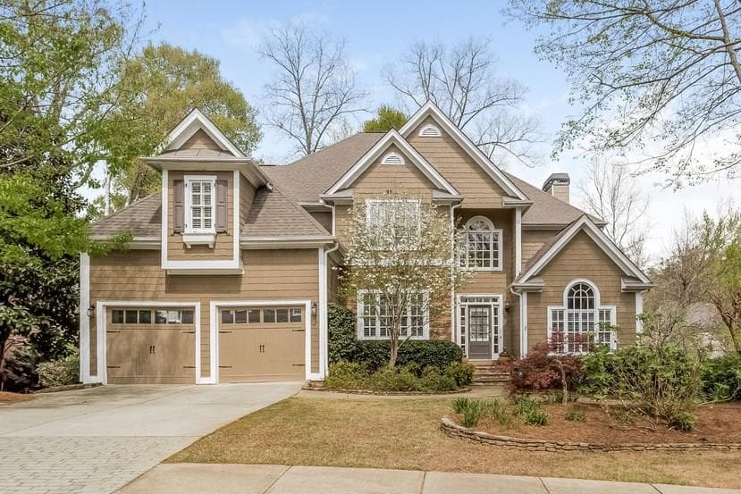 5 bedroom, 4,407 sq ft single family residence sold at 3522 Greenwood Close, Atlanta, GA 30319