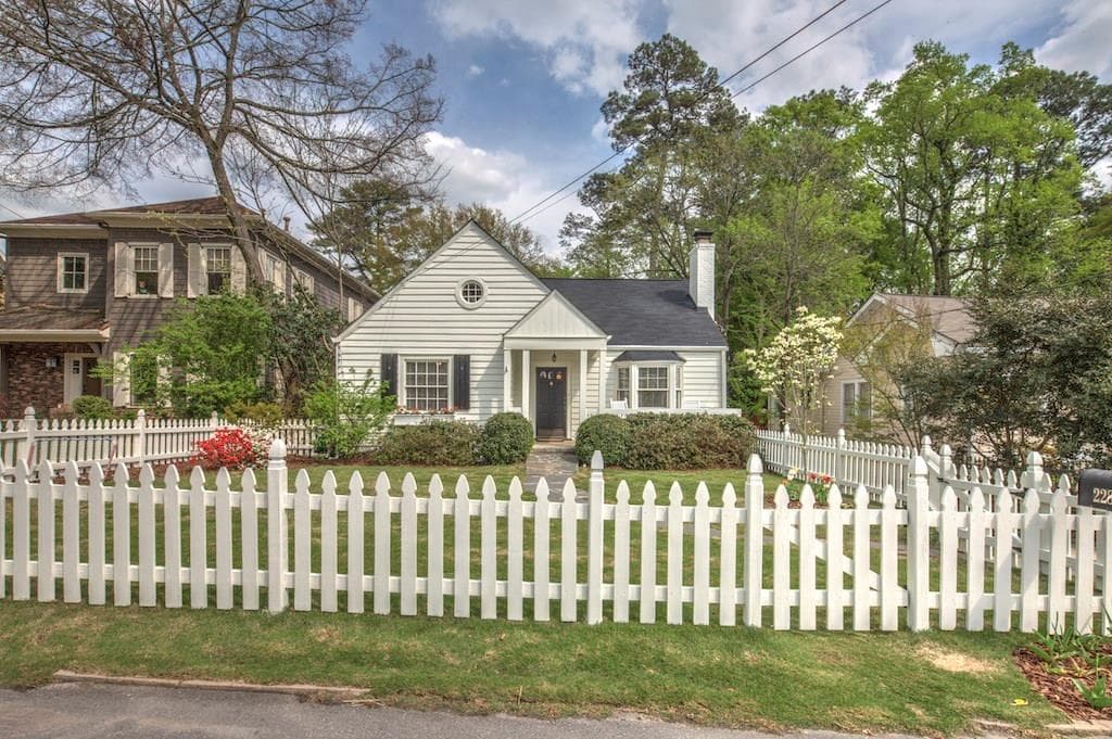 3 bedroom, 1,208 sq ft single family residence sold at 2283 Fairhaven Circle, Atlanta, GA 30305