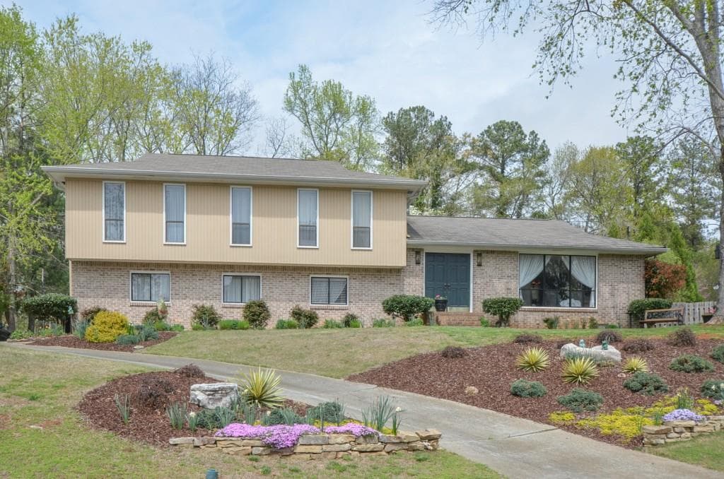 300 Meadowood Drive, Roswell, GA 30075 — most recent listing photo