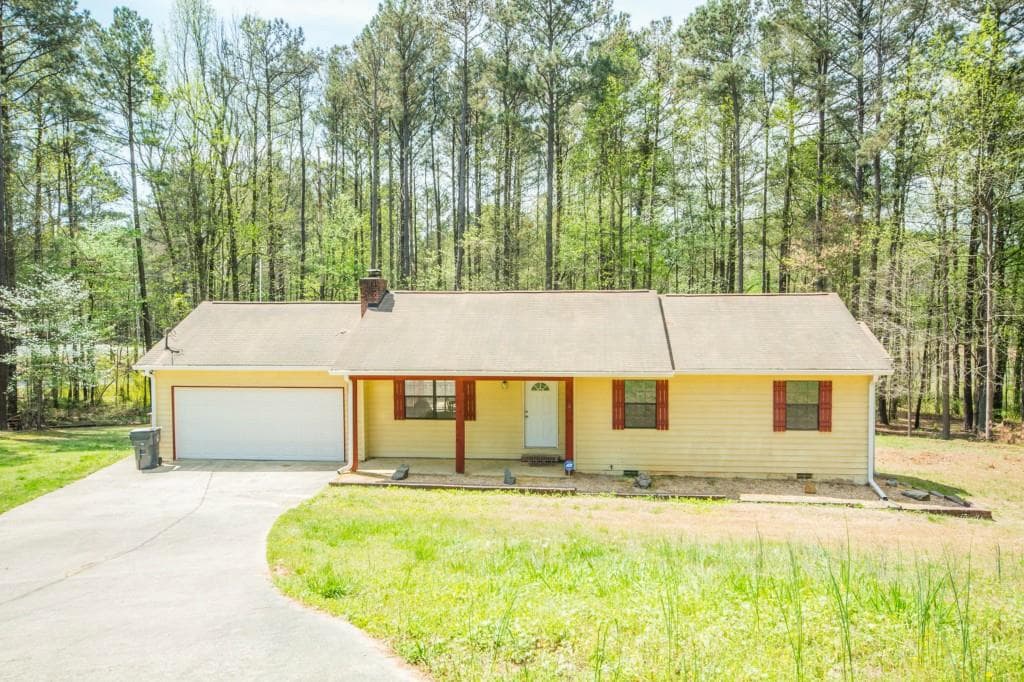 3 bedroom, 1,295 sq ft single family residence sold at 810 Bankshire Drive, Suwanee, GA 30024