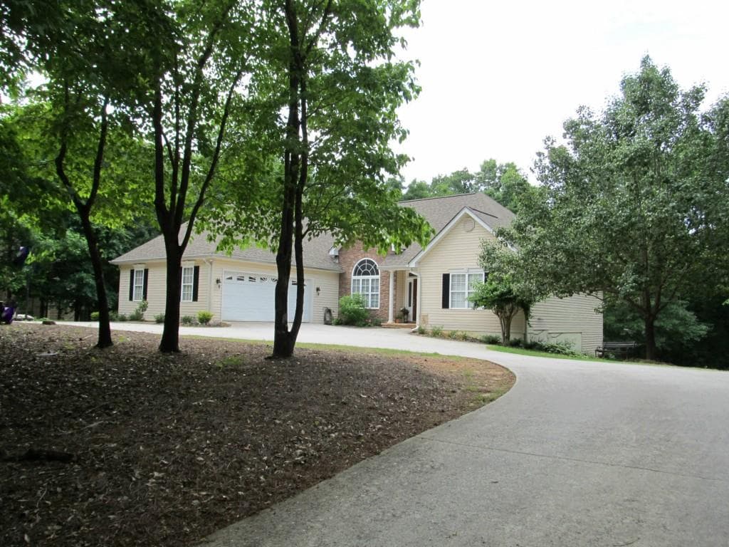 5 bedroom, 3,184 sq ft single family residence sold at 2110 Riverwood Drive, Gainesville, GA 30501