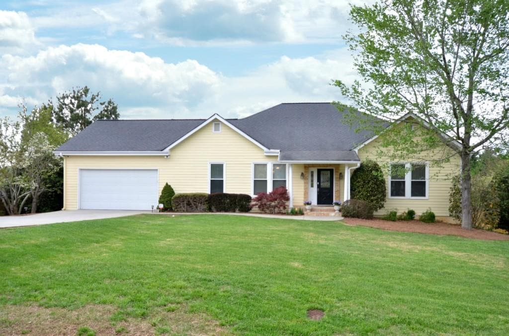 4 bedroom, 2,756 sq ft single family residence sold at 2822 Christopher Court, Dunwoody, GA 30360