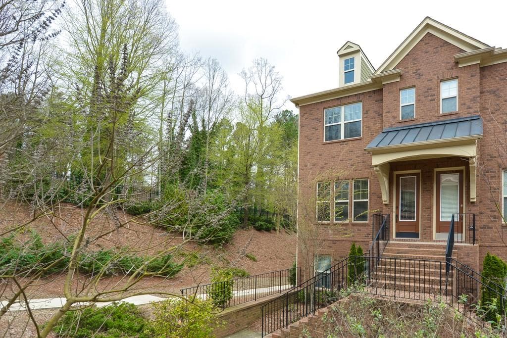 3 bedroom, 2,200 sq ft townhouse sold at 1641 Sabastian Point 1641, Atlanta, GA 30329