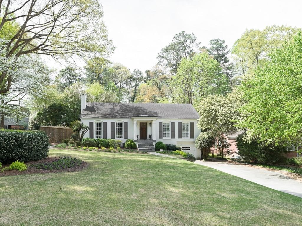 3 bedroom, 3,000 sq ft single family residence sold at 2608 Arlene Way, Atlanta, GA 30305