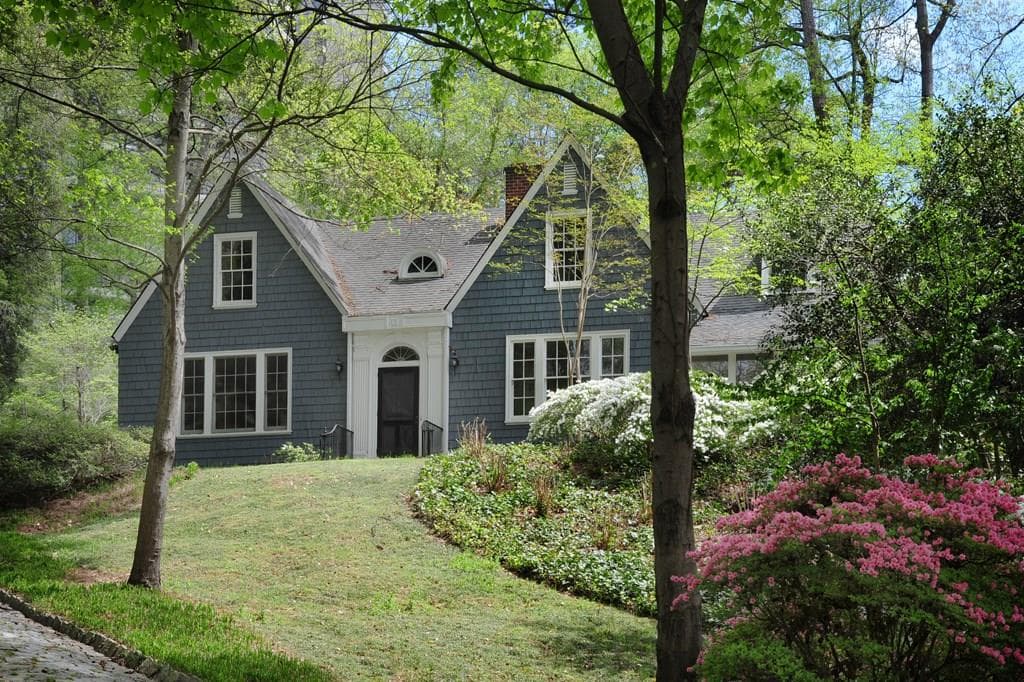 4 bedroom, 3,002 sq ft single family residence sold at 2645 NW Rivers Road, Atlanta, GA 30305