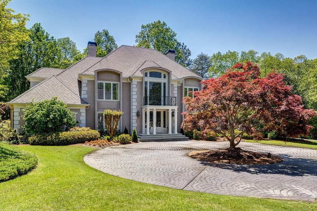 5 bedroom, 5,436 sq ft single family residence sold at 820 Marseilles Drive, Atlanta, GA 30327