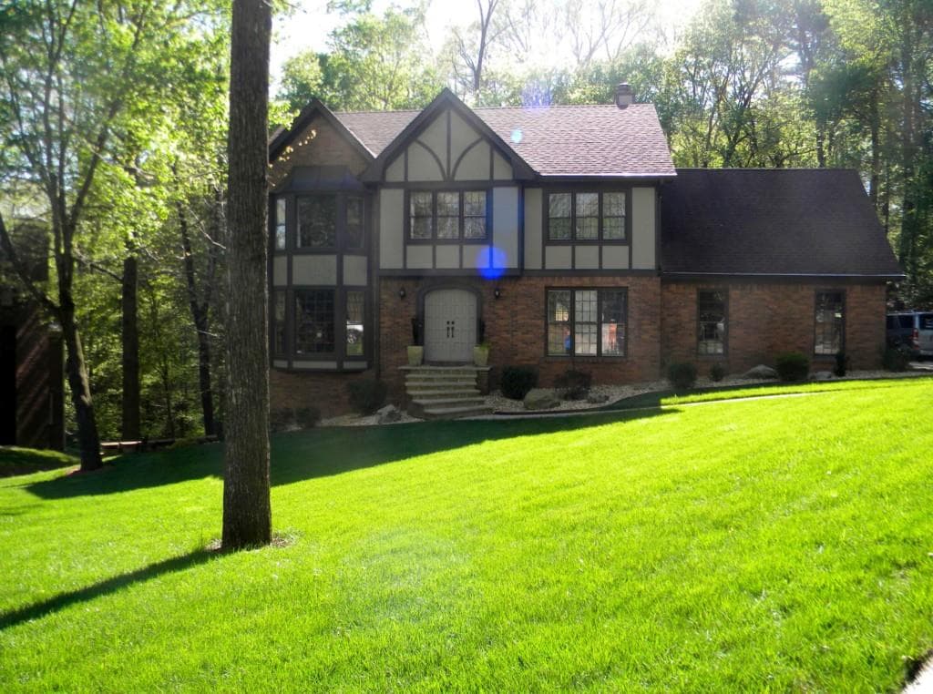 7320 Chattahoochee Bluff Drive, Sandy Springs, GA 30350 — most recent listing photo