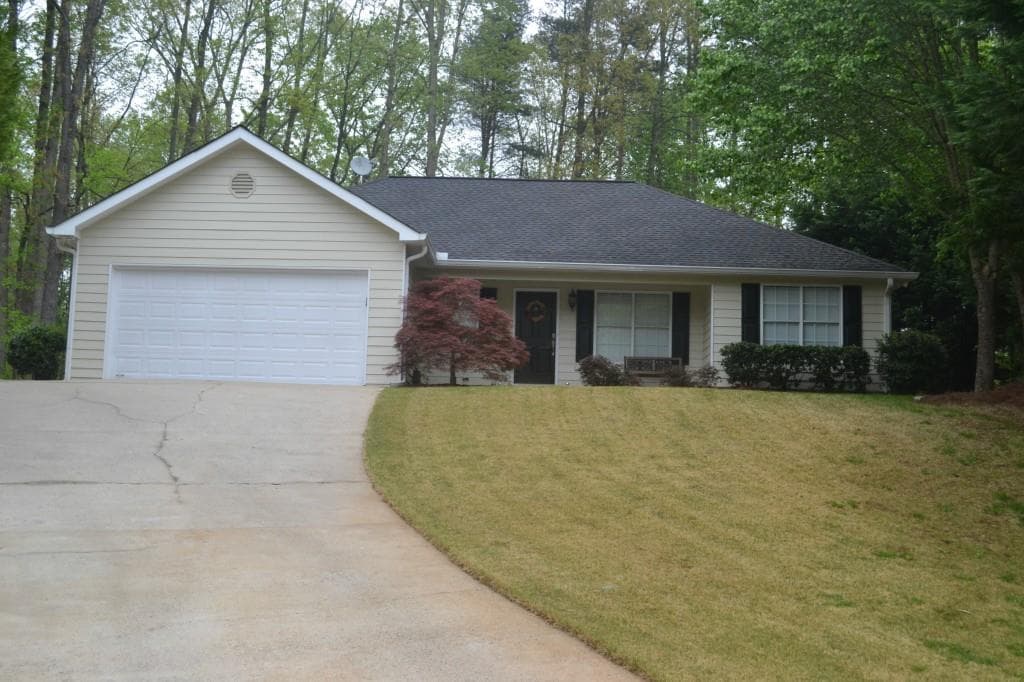 3 bedroom, 1,458 sq ft single family residence sold at 8450 Emerald Pointe Lane, Gainesville, GA 30506