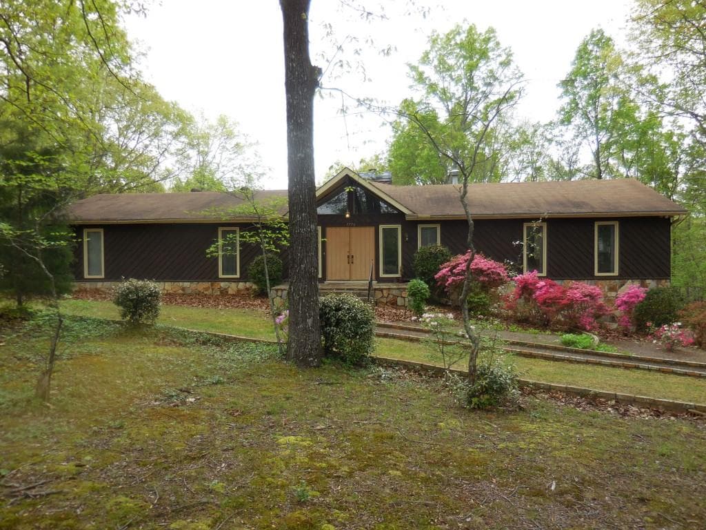 4 bedroom, 2,652 sq ft single family residence sold at 7770 Jett Ferry Road, Sandy Springs, GA 30350