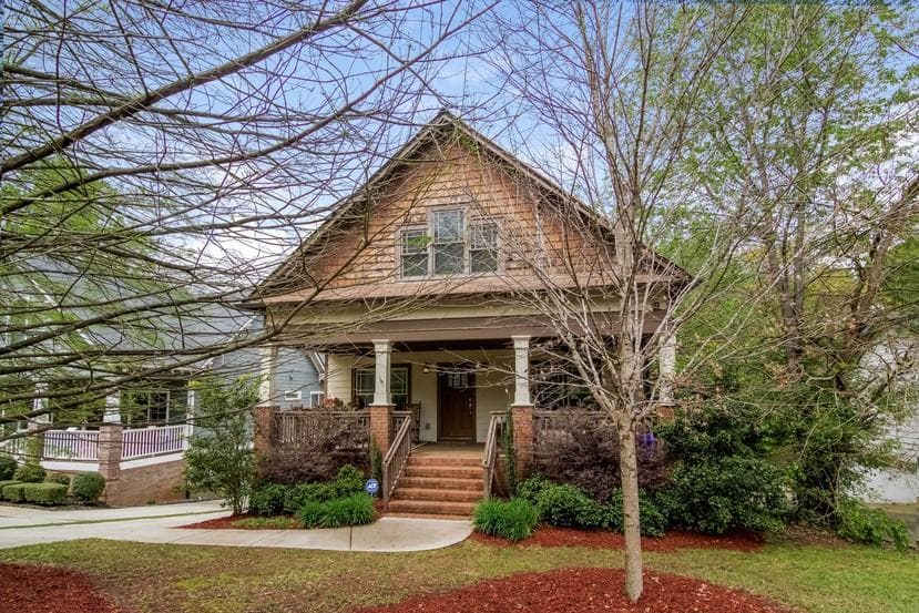 5 bedroom, 3,006 sq ft single family residence sold at 1820 Braeburn Circle, Atlanta, GA 30316