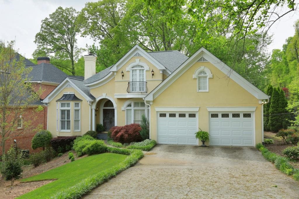 3 bedroom, 3,277 sq ft single family residence sold at 4800 East Conway Drive, Atlanta, GA 30327