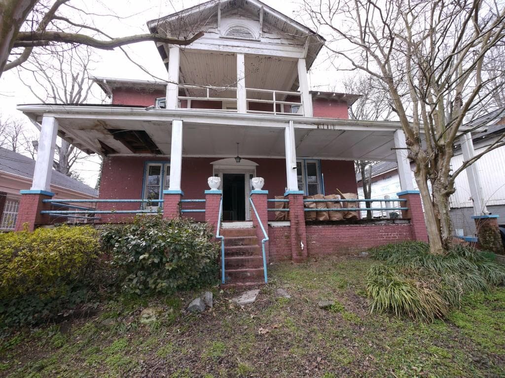 9 bedroom, 6,042 sq ft single family residence sold at 1043 Metropolitan Parkway, Atlanta, GA 30310