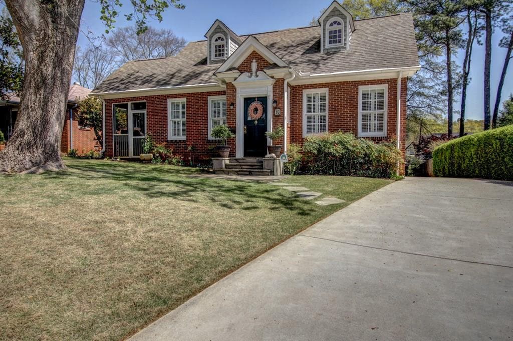 4 bedroom, 2,529 sq ft single family residence sold at 16 Clarendon Avenue, Avondale Estates, GA 30002