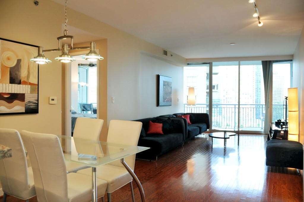 1 bedroom, 997 sq ft condominium sold at 3338 Peachtree Road 1106, Atlanta, GA 30326