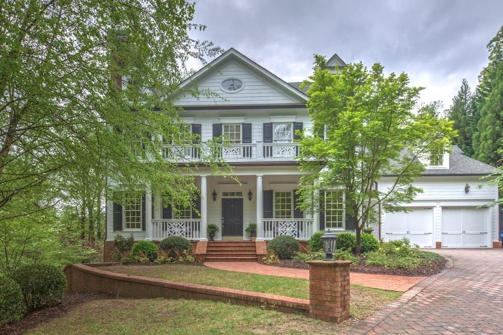 5 bedroom, 6,024 sq ft single family residence sold at 1426 Peachtree Battle Avenue, Atlanta, GA 30327