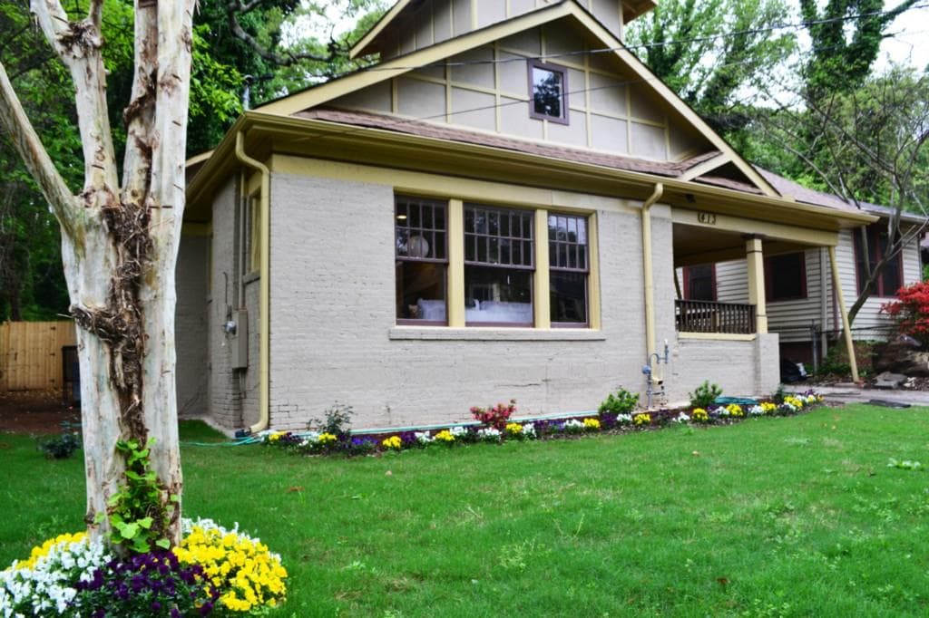 3 bedroom, 2,000 sq ft single family residence sold at 413 W Ontario Avenue, Atlanta, GA 30310