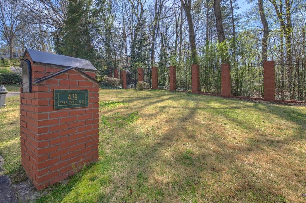 3 bedroom, 2,411 sq ft single family residence sold at 439 Tara Trail, Sandy Springs, GA 30327