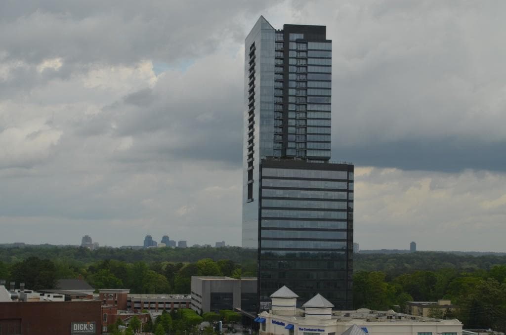 1 bedroom, 1,018 sq ft condominium sold at 3475 Oak Valley Road 1250, Atlanta, GA 30326
