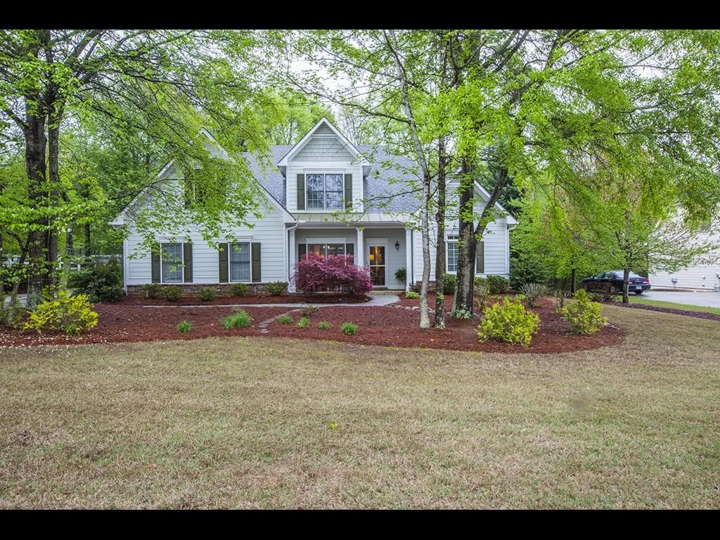 4 bedroom, 2,307 sq ft single family residence sold at 101 Oak Hill Court, Canton, GA 30115