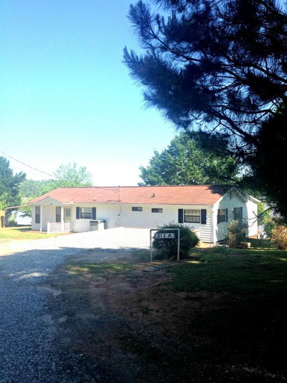 3 bedroom single family residence sold at 212A Roberts Point Road, Jackson, GA 30233