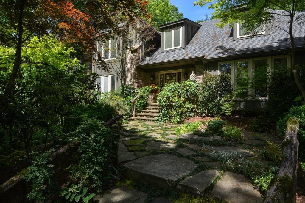 5 bedroom single family residence sold at 60 Cliffside Crossing, Atlanta, GA 30350