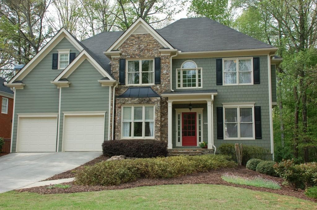 6 bedroom, 3,877 sq ft single family residence sold at 5500 Grove Point Road, Johns Creek, GA 30022