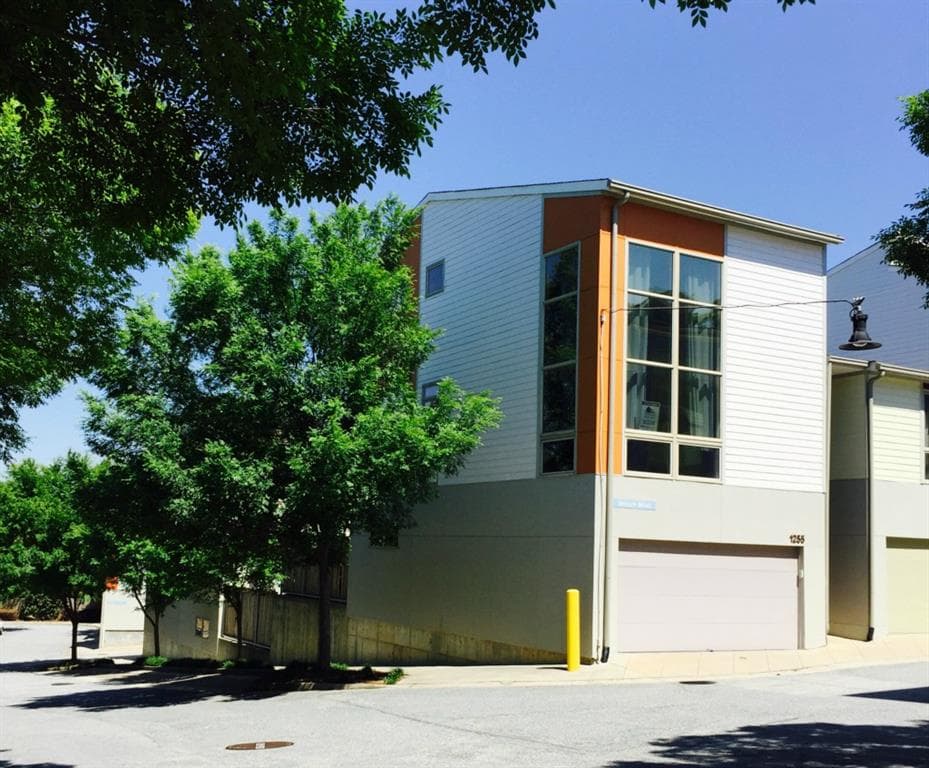 2 bedroom, 1,831 sq ft townhouse sold at 1255 Breuer Mews, Atlanta, GA 30318