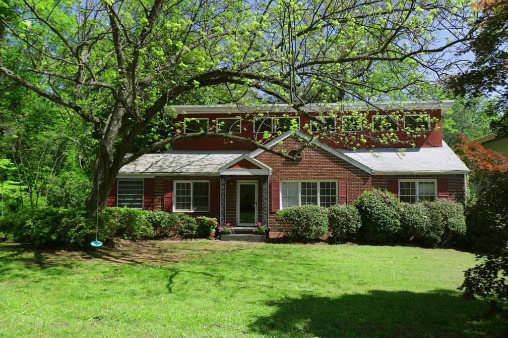 5 bedroom, 2,396 sq ft single family residence sold at 748 Burke Road, Atlanta, GA 30305