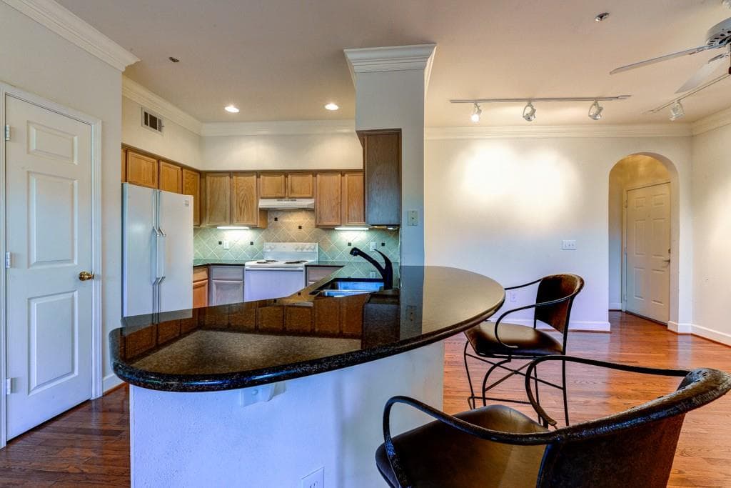 2 bedroom, 1,400 sq ft condominium sold at 3777 PEACHTREE Road 711, Atlanta, GA 30319