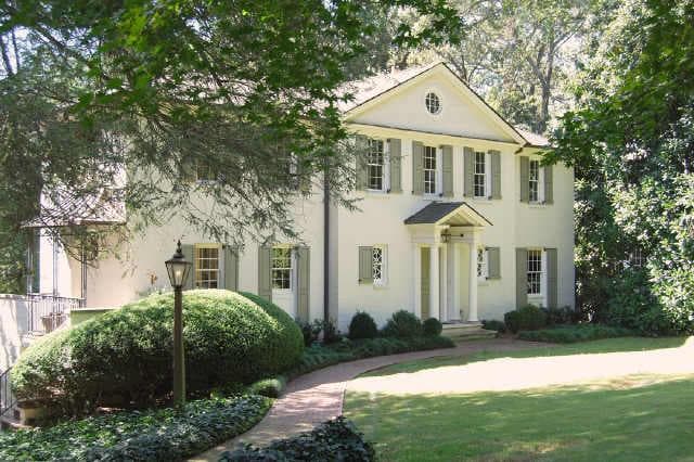 4 bedroom, 3,939 sq ft single family residence sold at 376 Peachtree Battle Avenue, Atlanta, GA 30305