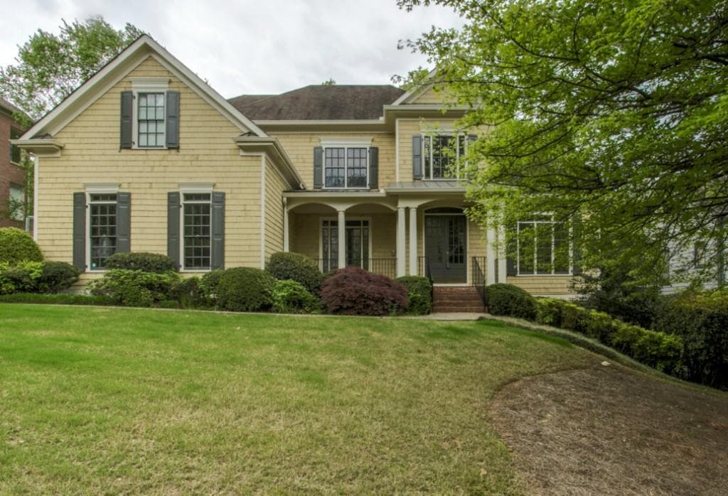 4 bedroom single family residence sold at 715 Lake Summit Drive, Sandy Springs, GA 30342