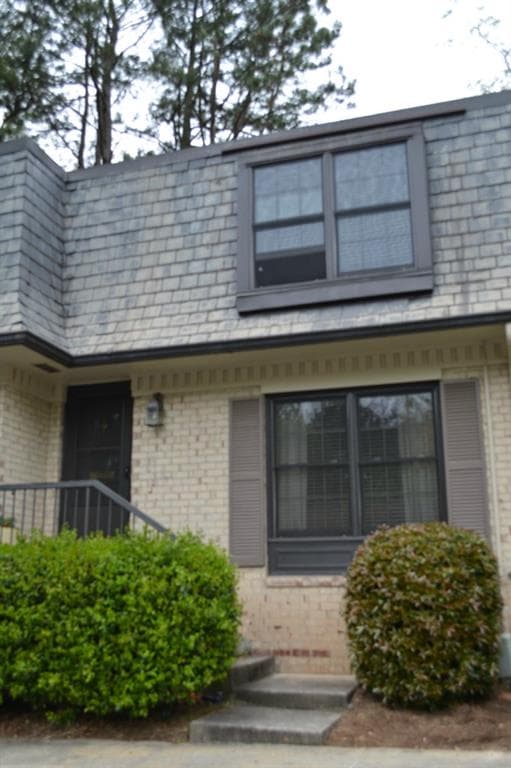 2 bedroom, 1,300 sq ft condominium sold at 174 Maribeau Square, Atlanta, GA 30327