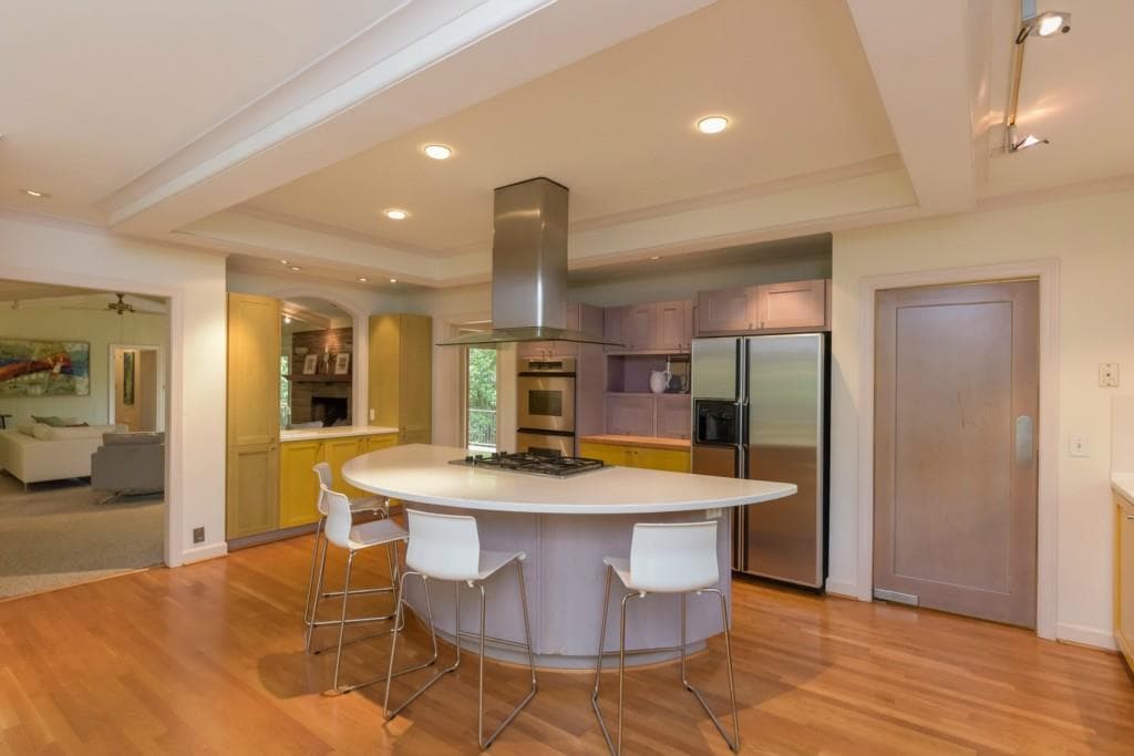 5 bedroom, 3,305 sq ft single family residence sold at 935 Castle Falls Drive, Atlanta, GA 30329